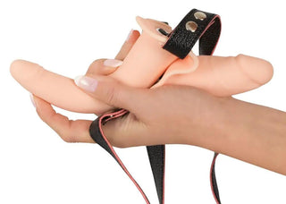 Dubbel Vibrerande Strap On Med Bullet