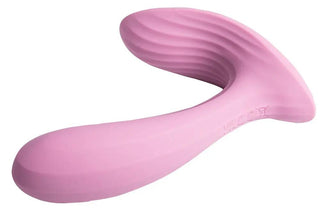 Svakom Erica är en ergonomiskt designad app-kontrollerad massageapparat, tillverkad av rosa silikon och har en räfflad yta med en böjd design.